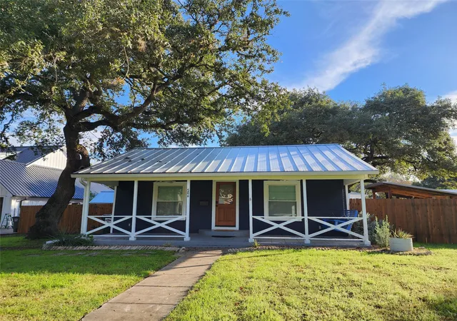Photo 1 of Single family home for sale at 506 S Church St, Lockhart, TX 78644 | MLS# 3696647 | Listing updated on 2026-10-23