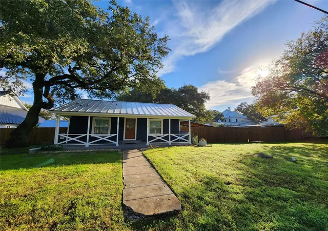 Photo 3 of Single family home for sale at 506 S Church St, Lockhart, TX 78644 | MLS# 3696647 | Listing updated on 2026-10-23