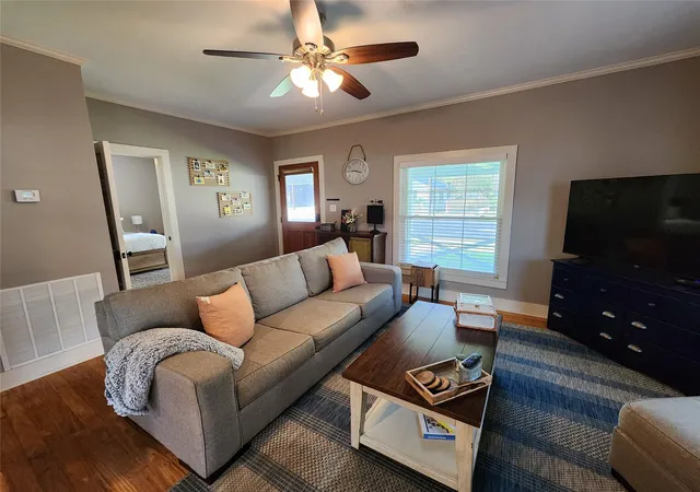 Photo 4 of Single family home for sale at 506 S Church St, Lockhart, TX 78644 | MLS# 3696647 | Listing updated on 2026-10-23