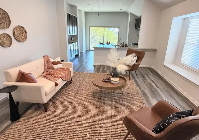 Listing Photo 3 - Condo for sale in building located at 5916 Principale Dr, Pflugerville, TX 78660 - Unit #139