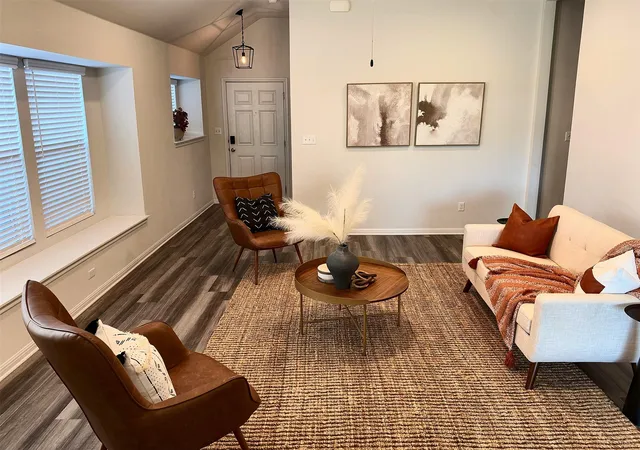 Listing Photo 5 - Condo for sale in building located at 5916 Principale Dr, Pflugerville, TX 78660 - Unit #139