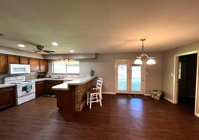 Photo 2 of Single family home for sale at 420 Jackson St, La Grange, TX 78945 | MLS# 3238009 | Listing updated on 2026-10-23
