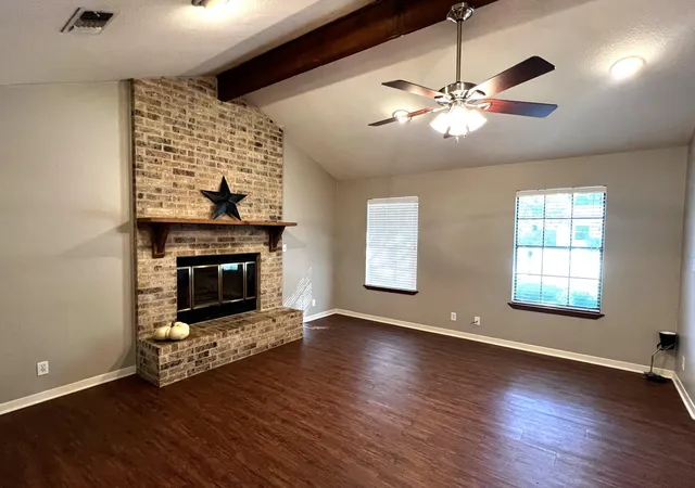 Photo 3 of Single family home for sale at 420 Jackson St, La Grange, TX 78945 | MLS# 3238009 | Listing updated on 2026-10-23