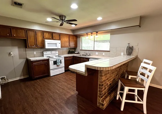 Photo 4 of Single family home for sale at 420 Jackson St, La Grange, TX 78945 | MLS# 3238009 | Listing updated on 2026-10-23