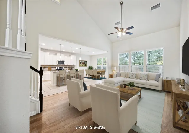 Listing Photo 2 - Condo for sale in building located at 10605 Portico Ln, Austin, TX 78748
