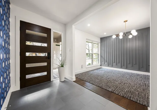 Photo 3 of Single family home for sale at 9421 Spring Holw Dr, Austin, TX 78750 | MLS# 3382900 | Listing updated on 2026-10-29