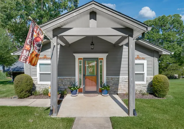 Photo 2 of Single family home for sale at 10638 Circle Pt, Frankston, TX 75763 | MLS# 7494146 | Listing updated on 2026-10-23