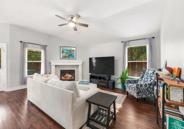 Photo 1 of Single family home for sale at 512 W Croslin St, Austin, TX 78752 | MLS# 5407243 | Listing updated on 2026-10-28
