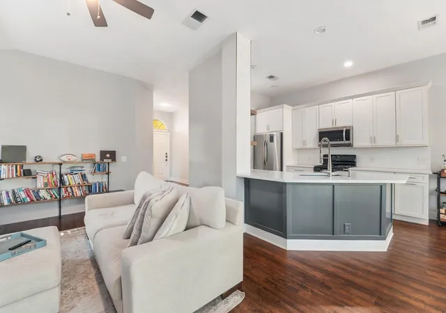 Photo 3 of Single family home for sale at 512 W Croslin St, Austin, TX 78752 | MLS# 5407243 | Listing updated on 2026-10-28