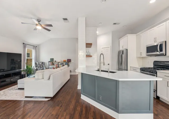 Photo 4 of Single family home for sale at 512 W Croslin St, Austin, TX 78752 | MLS# 5407243 | Listing updated on 2026-10-28