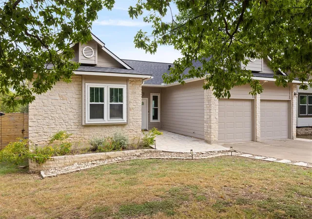 Photo 1 of Single family home for sale at 9405 Roxanna Dr, Austin, TX 78748 | MLS# 2384337 | Listing updated on 2026-10-29