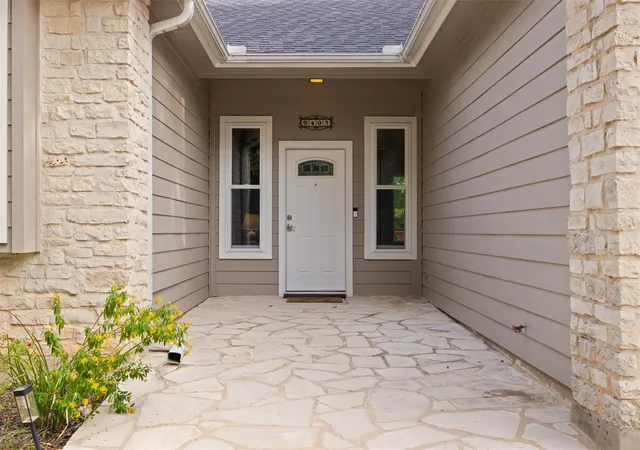 Photo 4 of Single family home for sale at 9405 Roxanna Dr, Austin, TX 78748 | MLS# 2384337 | Listing updated on 2026-10-29