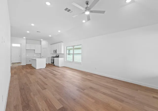Photo 3 of Single family home for sale at 31119 Azure Waters Dr, Huffman, TX 77336 | MLS# 9288085 | Listing updated on 2026-10-23