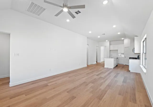 Photo 4 of Single family home for sale at 31119 Azure Waters Dr, Huffman, TX 77336 | MLS# 9288085 | Listing updated on 2026-10-23