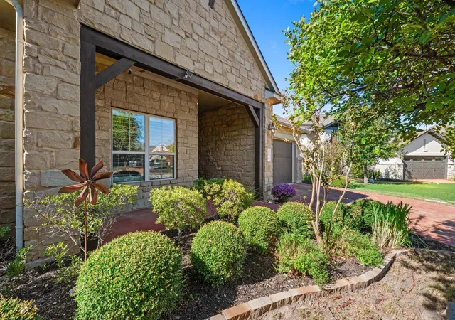 Photo 2 of Single family home for sale at 106 Edinburgh Isle Ct, Austin, TX 78738 | MLS# 8628616 | Listing updated on 2026-10-23
