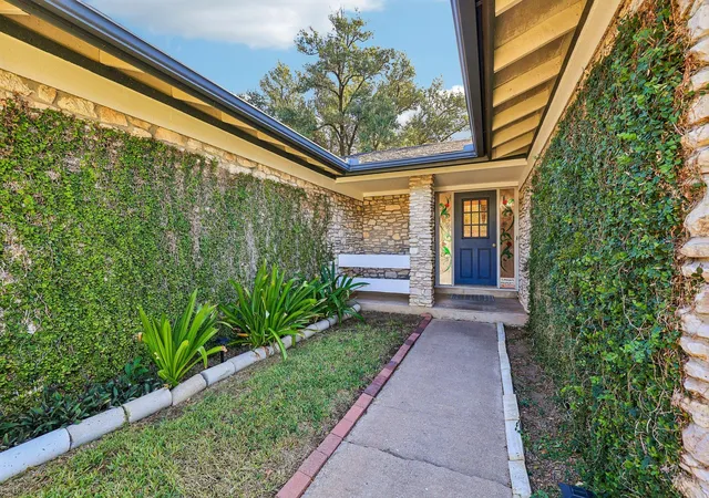 Photo 4 of Single family home for sale at 319 Mcclendon Dr, Elgin, TX 78621 | MLS# 9537278 | Listing updated on 2026-10-29
