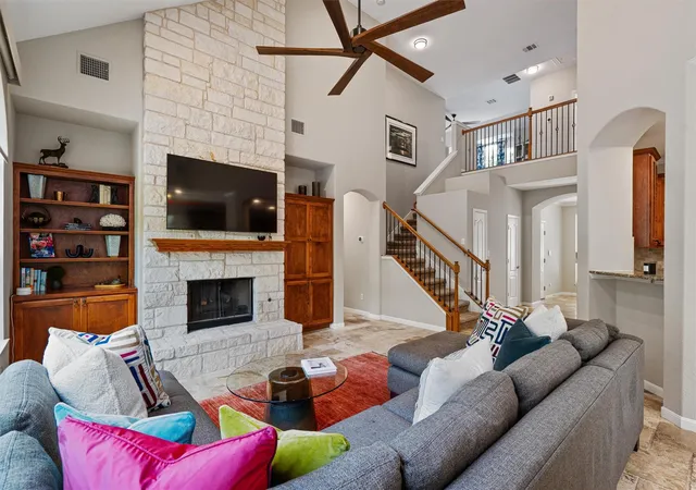 Photo 4 of Single family home for sale at 6906 Covered Brg Dr, Austin, TX 78736 | MLS# 8085148 | Listing updated on 2026-10-28