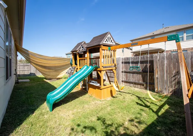 Photo 4 of Single family home for sale at 11800 Amber Strm Ln, Manor, TX 78653 | MLS# 8686849 | Listing updated on 2026-10-28
