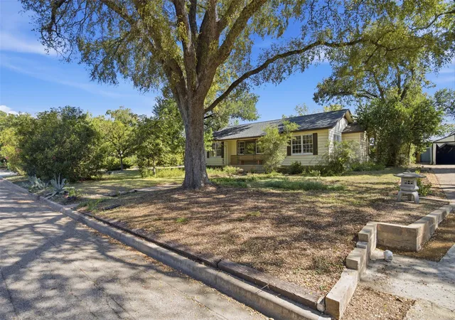 Photo 4 of Single family home for sale at 6005 Shoalwood Ave, Austin, TX 78757 | MLS# 5861141 | Listing updated on 2026-10-29