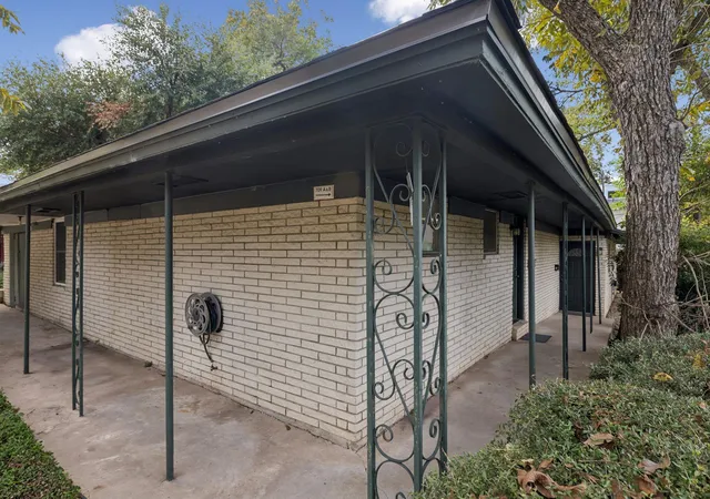 Photo 4 of House for sale at 709 E 44th Street, Austin, TX 78751 | MLS# 3065165 | Listing updated on 2026-10-30