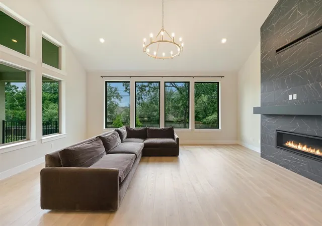 Photo 4 of Single family home for sale at 913 Presa Arriba Rd, Austin, TX 78733 | MLS# 6680186 | Listing updated on 2026-10-30