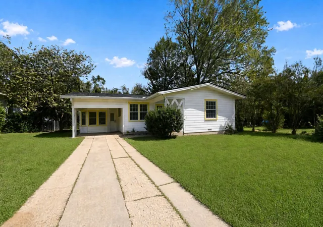 Photo 1 of Single family home for sale at 548 Bowser St, Rockdale, TX 76567 | MLS# 9810633 | Listing updated on 2026-10-25