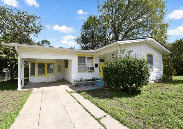 Photo 2 of Single family home for sale at 548 Bowser St, Rockdale, TX 76567 | MLS# 9810633 | Listing updated on 2026-10-25
