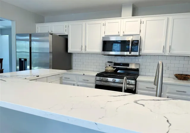 Photo 2 of Single family home for sale at 2516 Stenson Dr, Cedar Park, TX 78613 | MLS# 8487565 | Listing updated on 2026-10-26