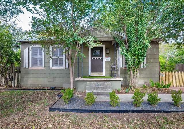 Single family home for sale at 1236 W San Antonio St, San Marcos, TX 78666 | MLS# 1166489