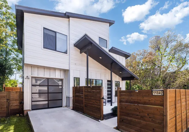 Listing Photo 4 - Condo for sale in building located at 1104 E 2nd St, Austin, TX 78702 - Unit #2