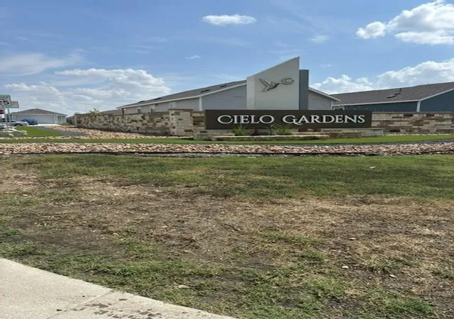 Photo 2 of Single family home for sale at 632 Commander Abbott Dr, Jarrell, TX 76537 | MLS# 1170016 | Listing updated on 2026-10-25