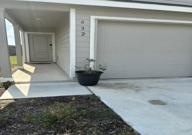 Photo 3 of Single family home for sale at 632 Commander Abbott Dr, Jarrell, TX 76537 | MLS# 1170016 | Listing updated on 2026-10-25