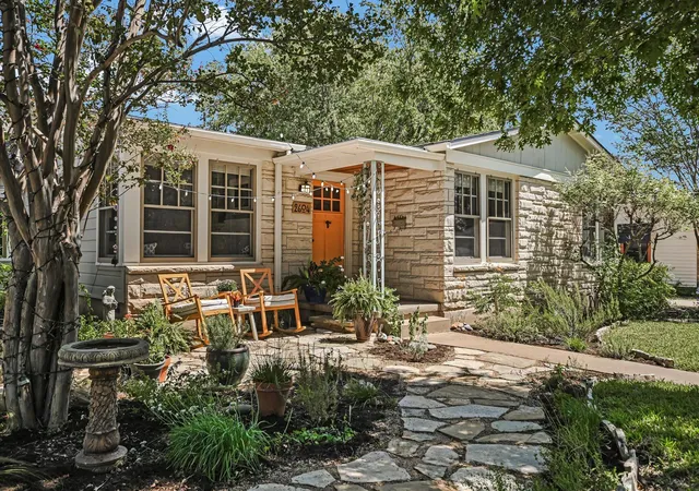 Single family home for sale at 2604 Cavileer Ave, Austin, TX 78757 | MLS# 8388142