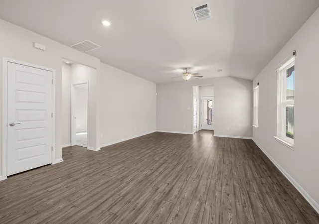 Photo 4 of Single family home for sale at 10213 Mager Ln, Hutto, TX 78634 | MLS# 9380290 | Listing updated on 2026-10-29