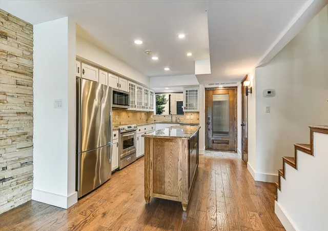 Listing Photo 5 - Condo for sale in building located at 1500 Scenic Dr, Austin, TX 78703 - Unit #106