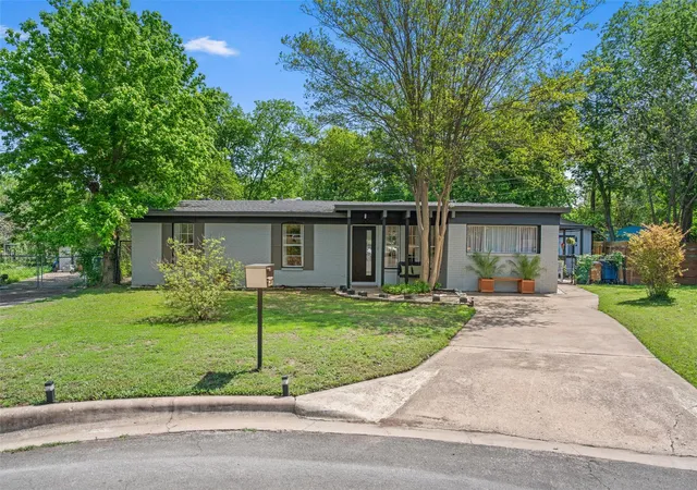 Photo 2 of Single family home for sale at 3005 Leaning Oak Cir, Austin, TX 78704 | MLS# 3285163 | Listing updated on 2026-10-27