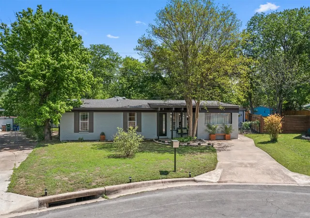 Photo 3 of Single family home for sale at 3005 Leaning Oak Cir, Austin, TX 78704 | MLS# 3285163 | Listing updated on 2026-10-27
