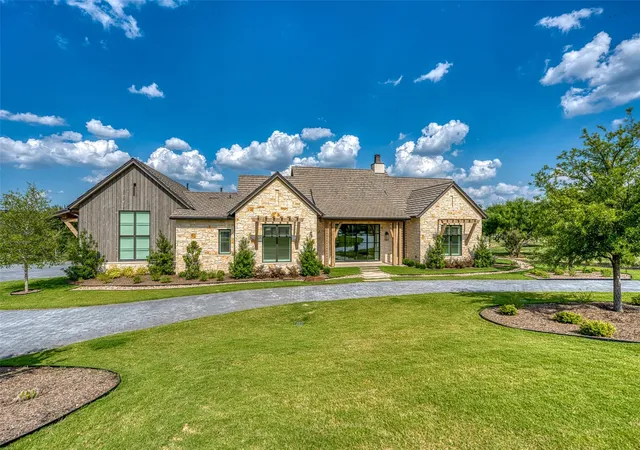 Single family home for sale at 816 The Trails Pkwy, Horseshoe Bay, TX 78657 | MLS# 9142308