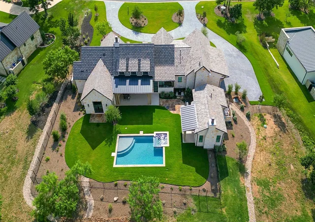 Photo 2 of Single family home for sale at 816 The Trails Pkwy, Horseshoe Bay, TX 78657 | MLS# 9142308 | Listing updated on 2026-10-27