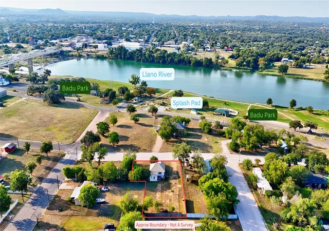 Photo 1 of Single family home for sale at 305 Tarrant St, Llano, TX 78643 | MLS# 1591267 | Listing updated on 2026-10-27