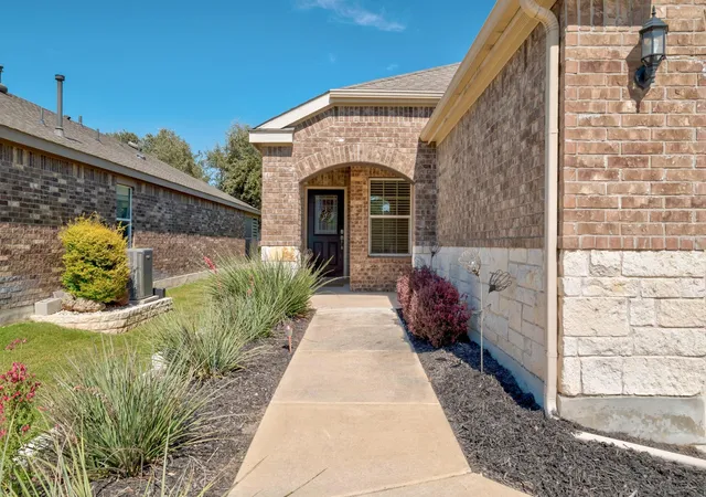 Photo 3 of Single family home for sale at 513 Hereford Ln, Georgetown, TX 78633 | MLS# 1846490 | Listing updated on 2026-10-28