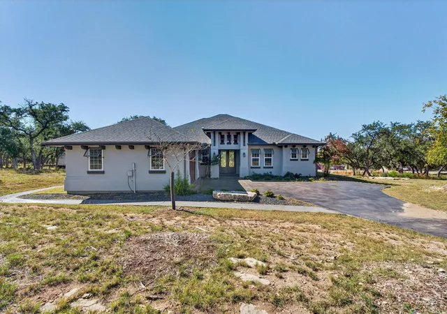 Photo 3 of Single family home for sale at 21603 Thomas Cv, Lago Vista, TX 78645 | MLS# 7446049 | Listing updated on 2026-10-28