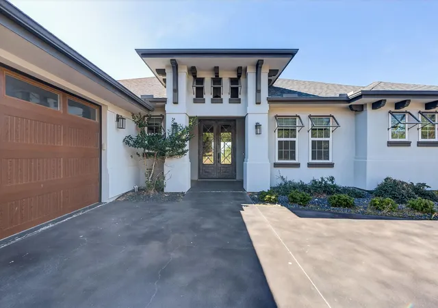 Photo 4 of Single family home for sale at 21603 Thomas Cv, Lago Vista, TX 78645 | MLS# 7446049 | Listing updated on 2026-10-28