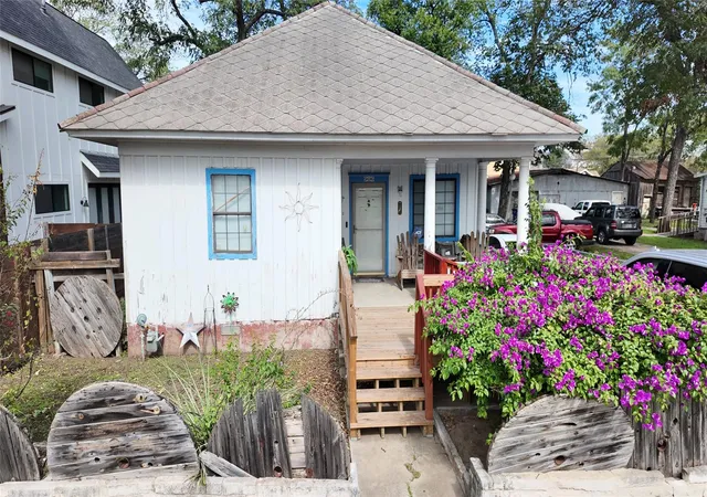 Single family home for sale at 906 E 2nd Street, Austin, TX 78702 | MLS# 6140053