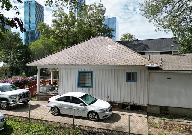Photo 4 of Single family home for sale at 906 E 2nd Street, Austin, TX 78702 | MLS# 6140053 | Listing updated on 2026-10-27