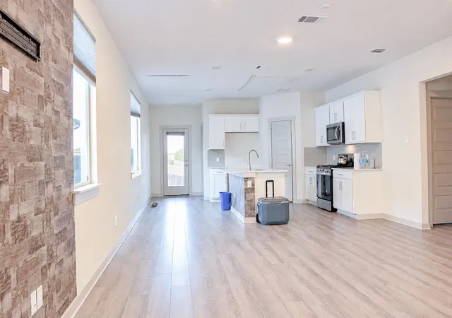 Photo 3 of Single family home for sale at 416 Millbrook Blvd, San Marcos, TX 78666 | MLS# 6620615 | Listing updated on 2026-10-27