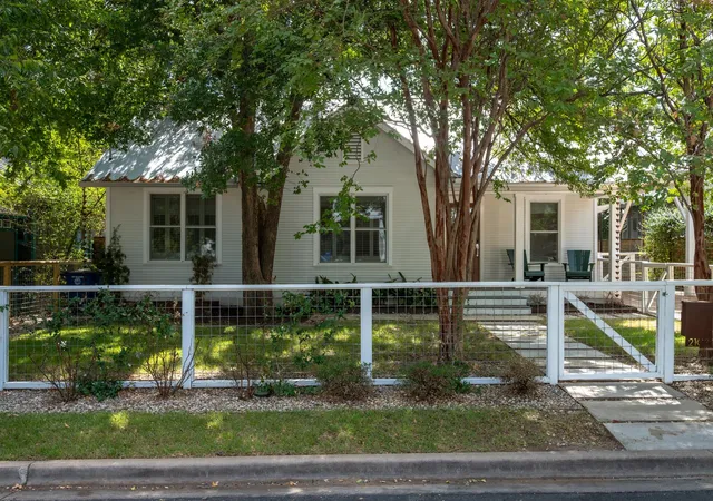 Photo 1 of Single family home for sale at 2103 Oxford Ave, Austin, TX 78704 | MLS# 9964778 | Listing updated on 2026-10-28