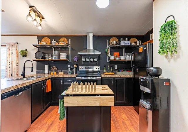 Photo 4 of Manufactured home for sale at 7302 Crossbow Trl, Lago Vista, TX 78645 | MLS# 5603874 | Listing updated on 2026-10-29