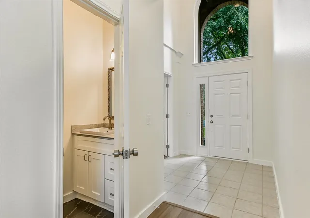 Photo 2 of Single family home for sale at 1722 Fallen Leaf Ln, Round Rock, TX 78665 | MLS# 4946334 | Listing updated on 2026-10-28