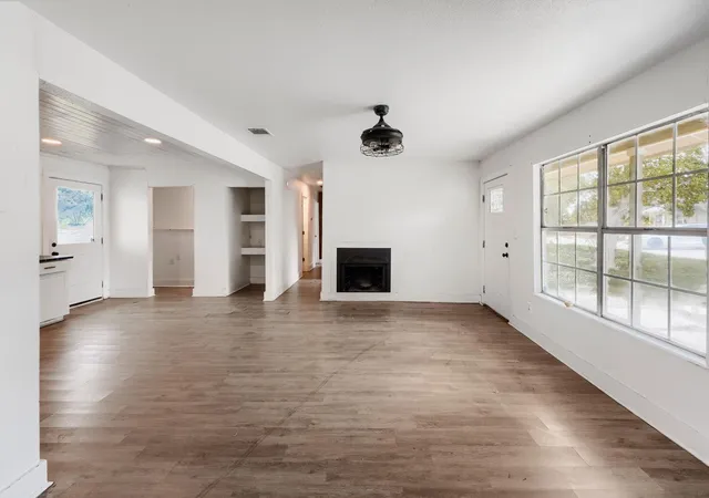 Photo 3 of Single family home for sale at 112 Discovery Ln, San Marcos, TX 78666 | MLS# 4825240 | Listing updated on 2026-10-29